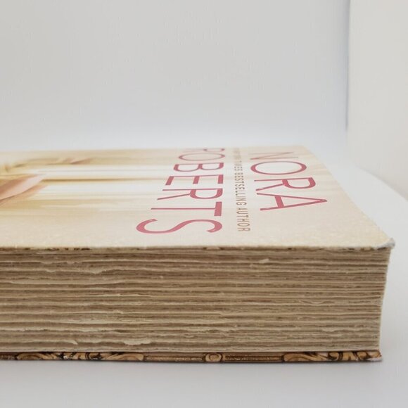 Daring to Dream Book 1 of The Dream Trilogy by Nora Roberts - Picture 8 of 8